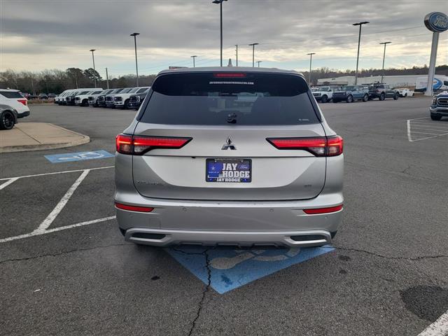 2024 Mitsubishi Outlander