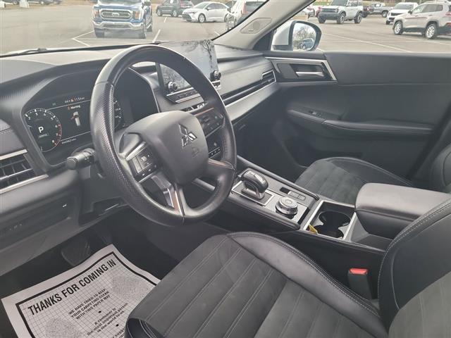 2024 Mitsubishi Outlander