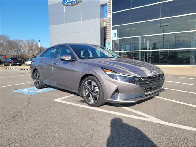 2023 Hyundai Elantra Limited's photo