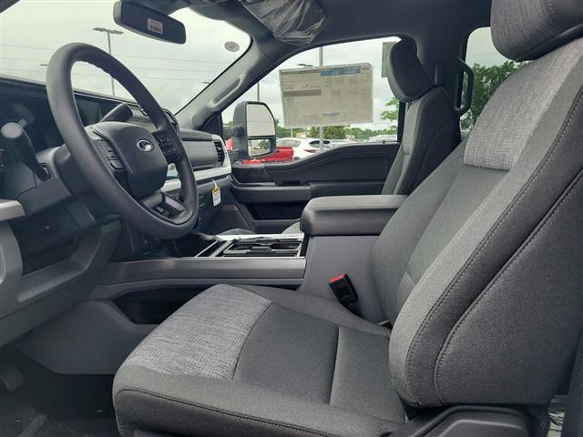 2025 Ford Super Duty F-250 SRW