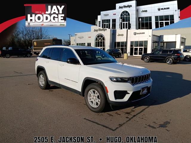 2024 Jeep Grand Cherokee Laredo's photo