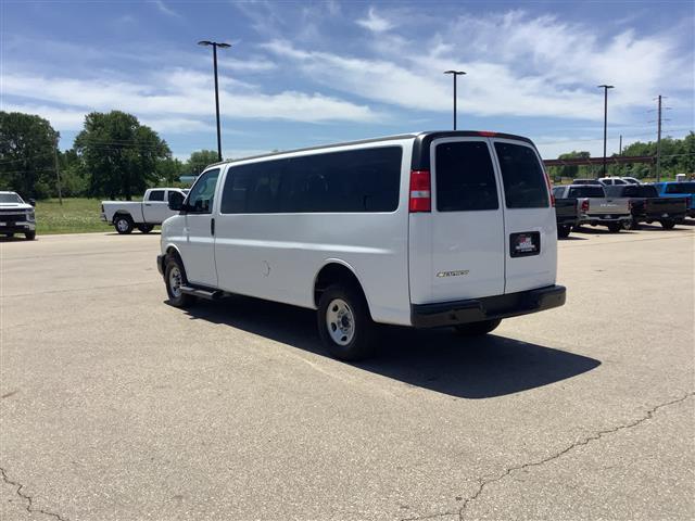 2022 Chevrolet Express Passenger