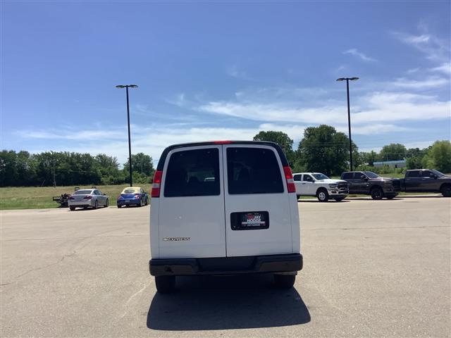 2022 Chevrolet Express Passenger
