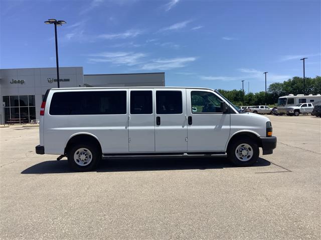 2022 Chevrolet Express Passenger