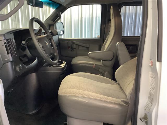2022 Chevrolet Express Passenger