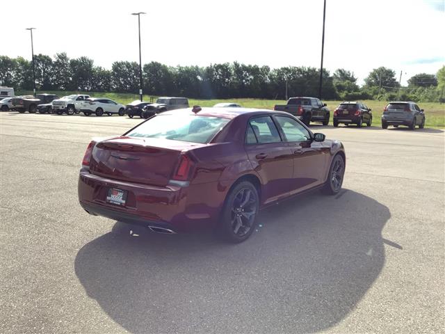 2023 Chrysler 300