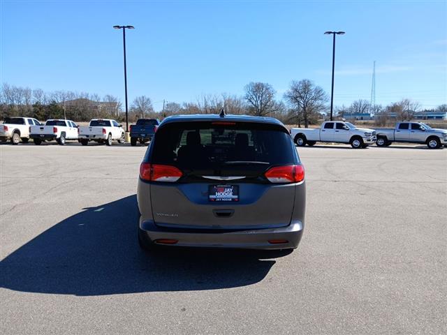 2023 Chrysler Voyager