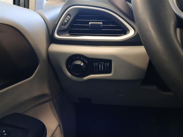 2023 Chrysler Voyager