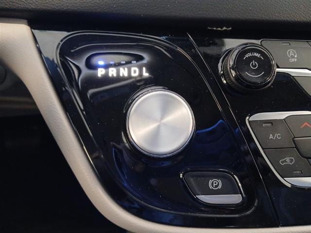 2023 Chrysler Voyager