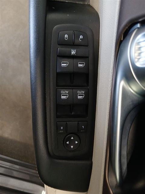 2023 Chrysler Voyager