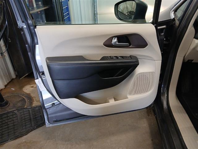 2023 Chrysler Voyager