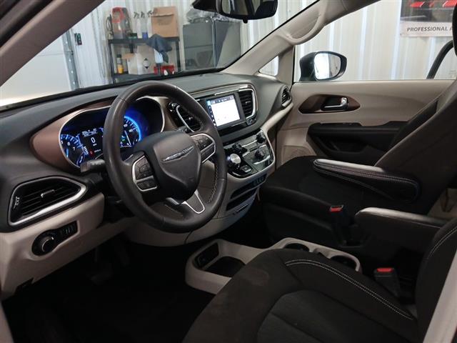 2023 Chrysler Voyager