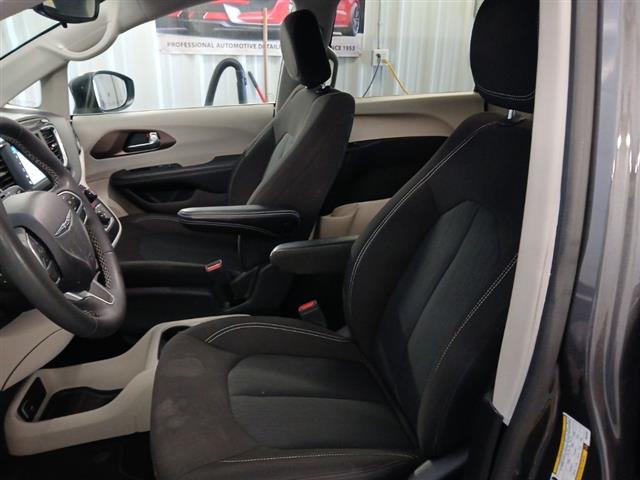 2023 Chrysler Voyager