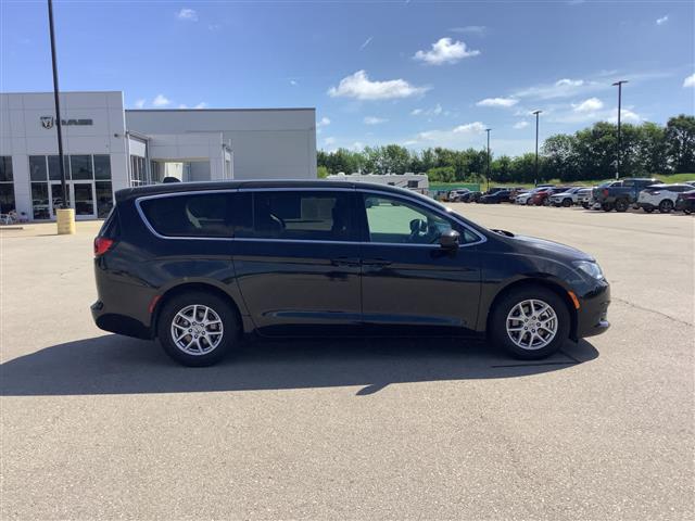 2023 Chrysler Voyager