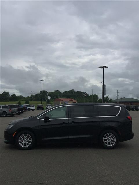 2023 Chrysler Voyager