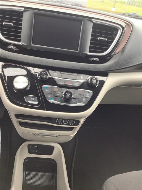 2023 Chrysler Voyager