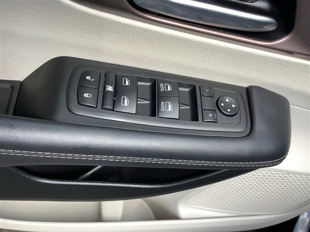 2023 Chrysler Voyager