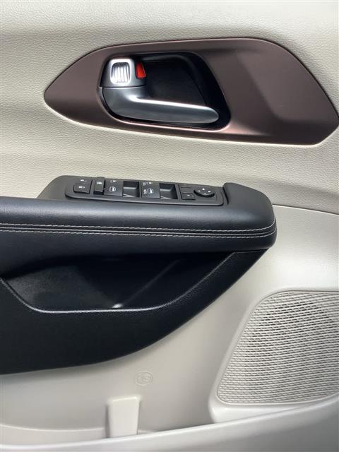 2023 Chrysler Voyager