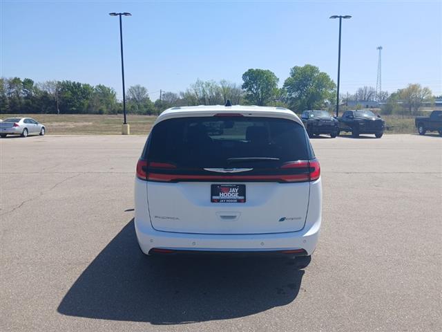 2024 Chrysler Pacifica