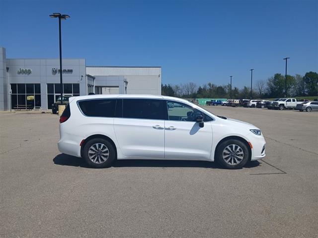 2024 Chrysler Pacifica