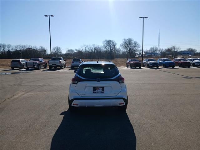 2023 Nissan Kicks