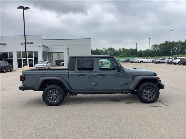 2025 Jeep Gladiator