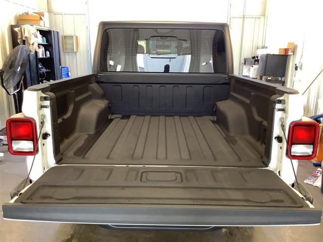2025 Jeep Gladiator