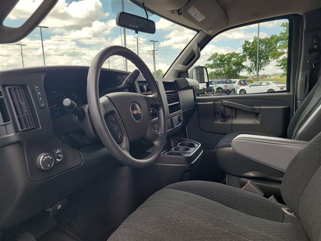 2023 GMC Savana Cargo Van