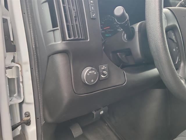 2023 GMC Savana Cargo Van