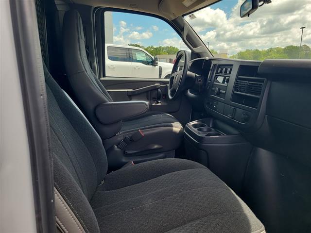 2023 GMC Savana Cargo Van