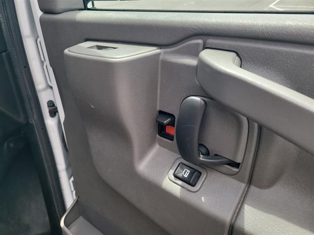 2023 GMC Savana Cargo Van