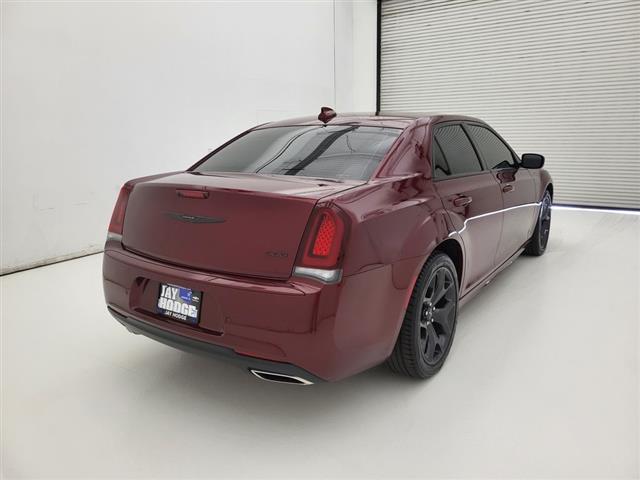 2023 Chrysler 300