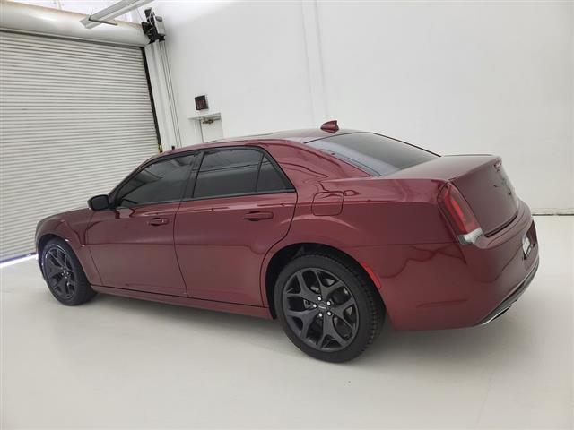 2023 Chrysler 300