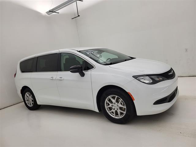 2024 Chrysler Voyager