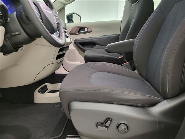 2024 Chrysler Voyager