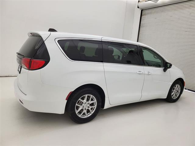 2024 Chrysler Voyager