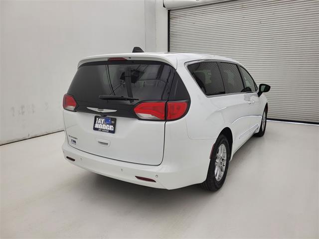 2024 Chrysler Voyager
