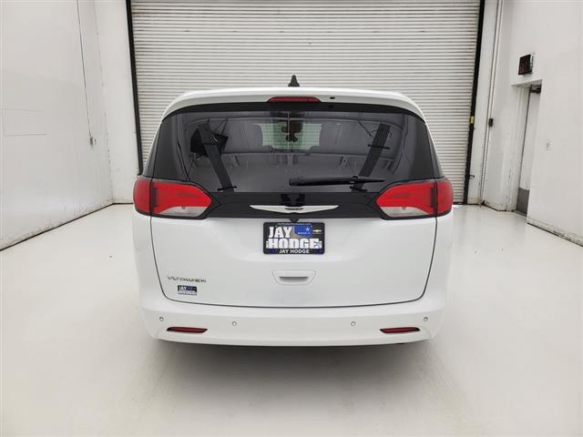 2024 Chrysler Voyager