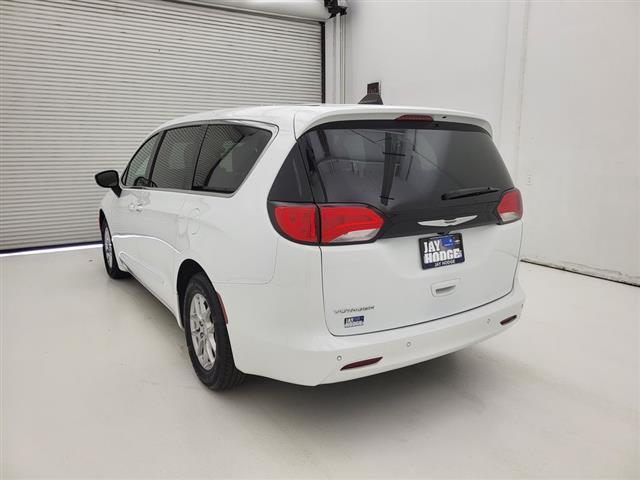 2024 Chrysler Voyager