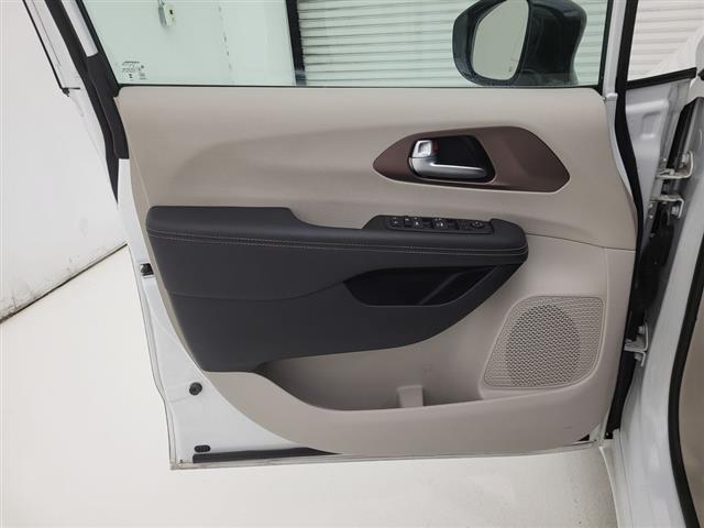 2024 Chrysler Voyager