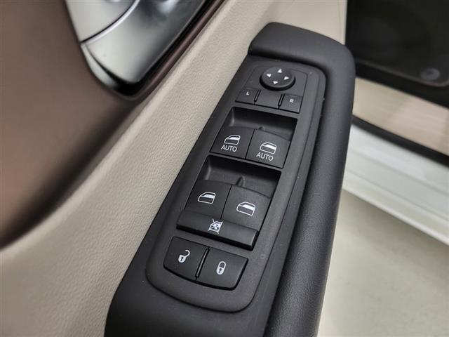 2024 Chrysler Voyager