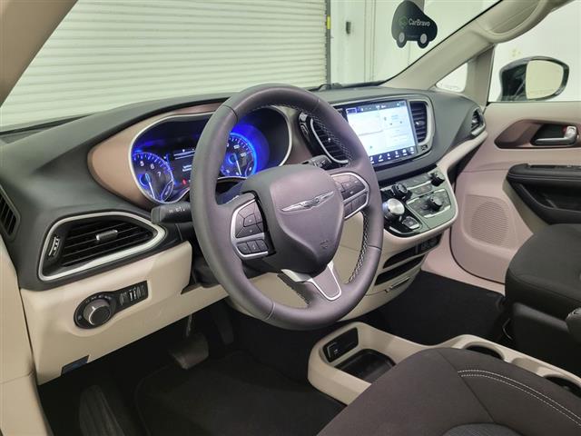 2024 Chrysler Voyager