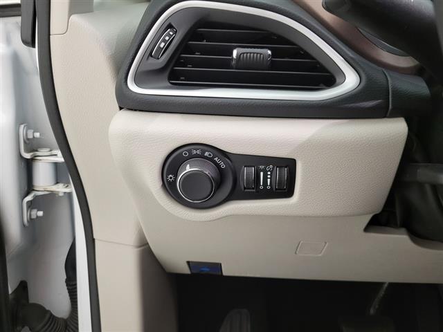2024 Chrysler Voyager