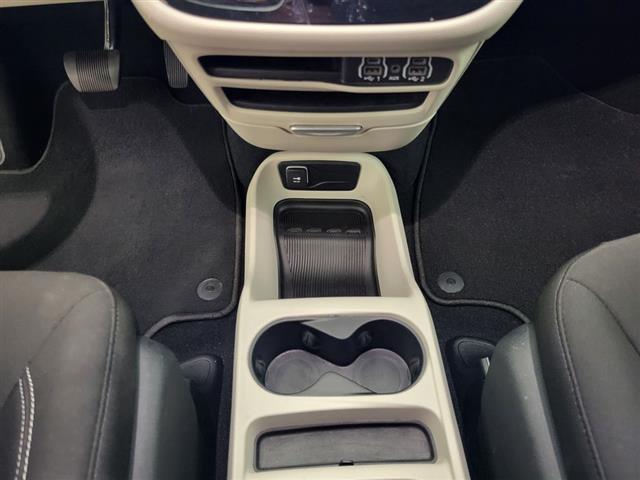 2024 Chrysler Voyager