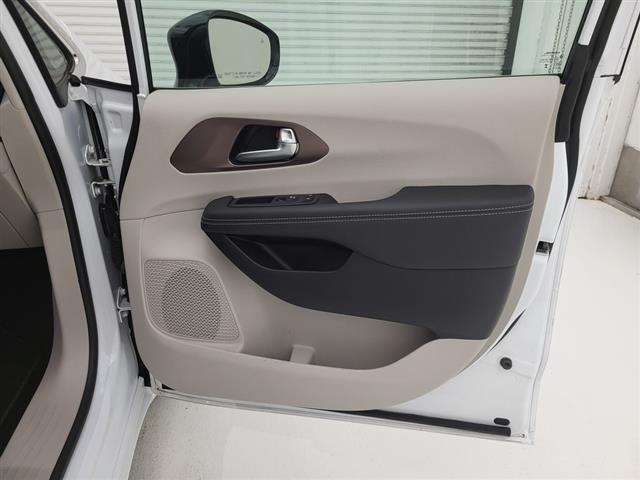 2024 Chrysler Voyager