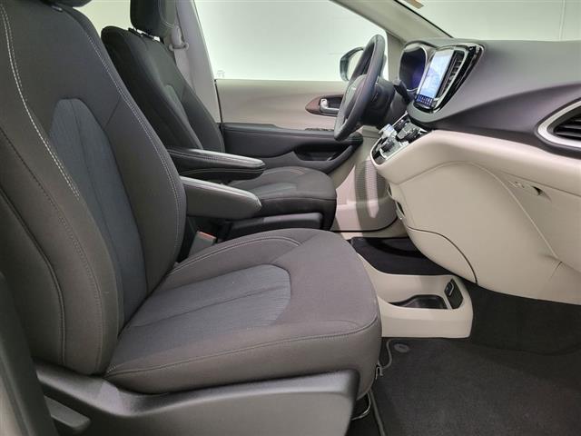 2024 Chrysler Voyager