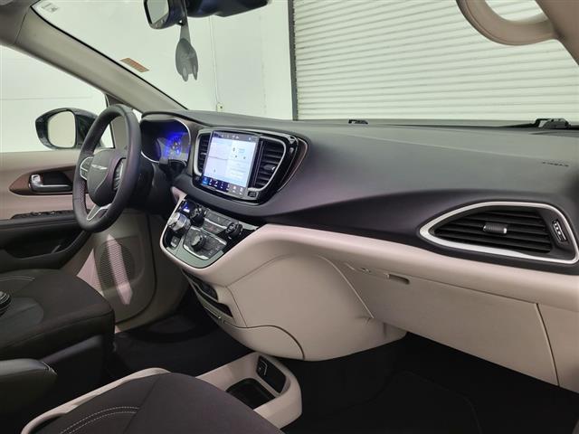 2024 Chrysler Voyager