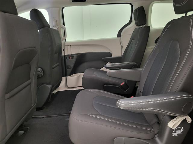 2024 Chrysler Voyager