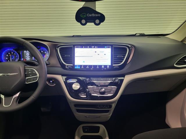 2024 Chrysler Voyager