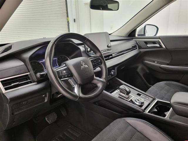 2024 Mitsubishi Outlander